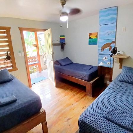 Roatan Backpackers' Hostel Sandy Bay المظهر الخارجي الصورة
