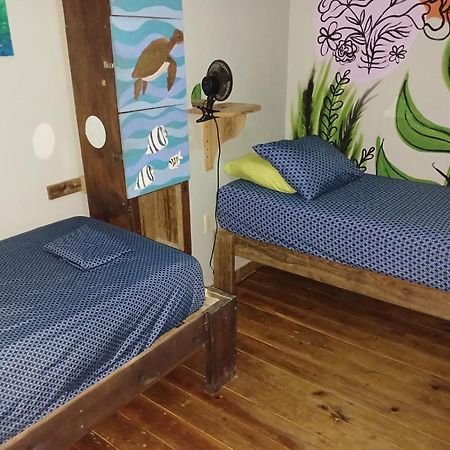 Roatan Backpackers' Hostel Sandy Bay المظهر الخارجي الصورة