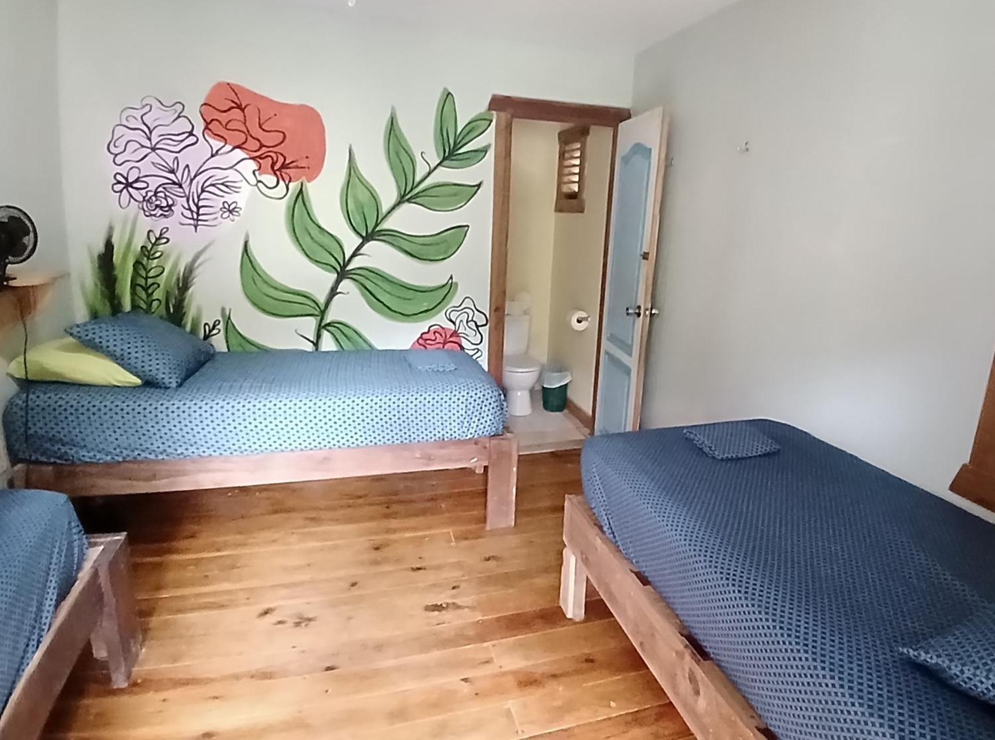 Roatan Backpackers' Hostel Sandy Bay المظهر الخارجي الصورة