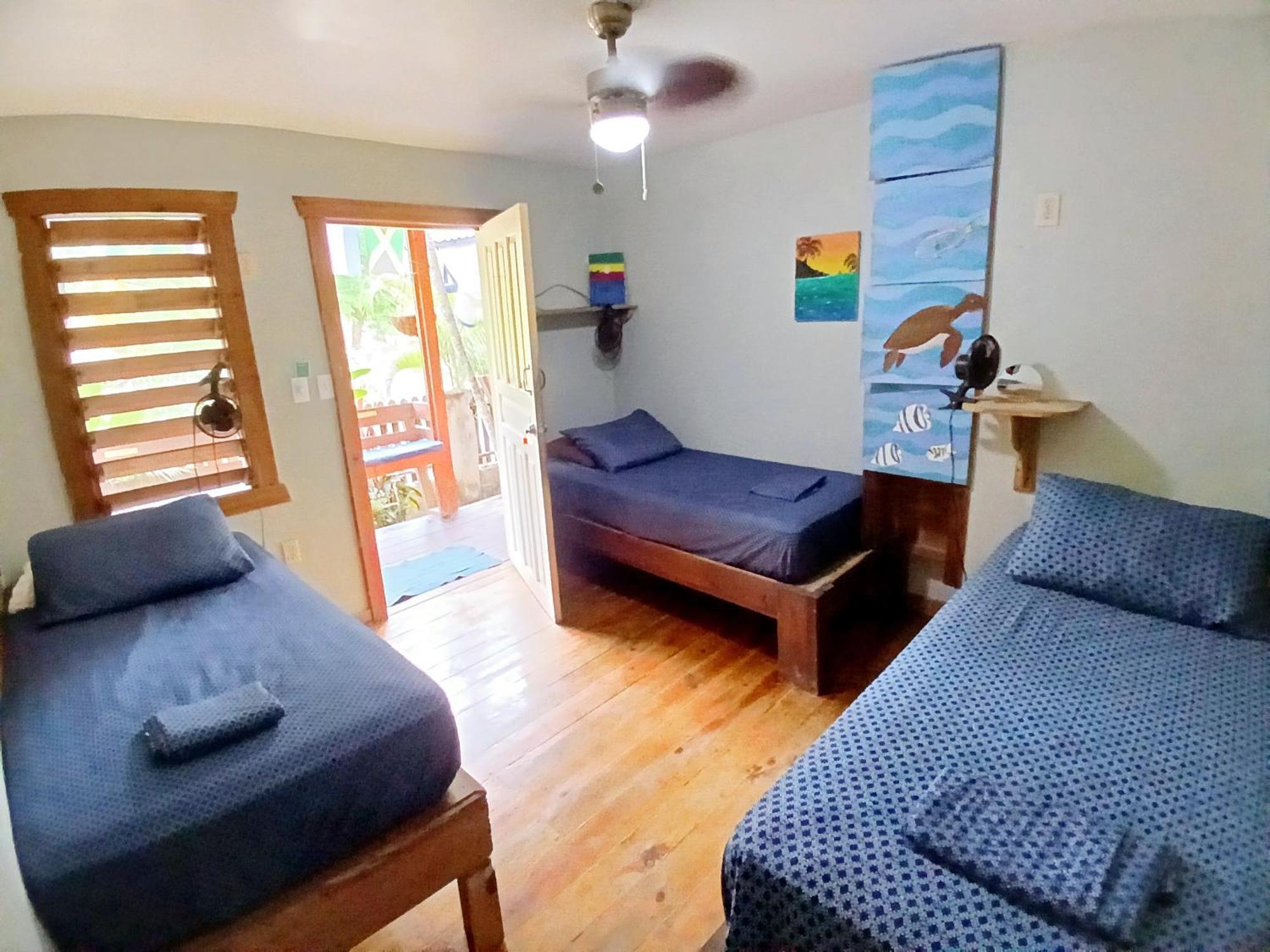 Roatan Backpackers' Hostel Sandy Bay المظهر الخارجي الصورة
