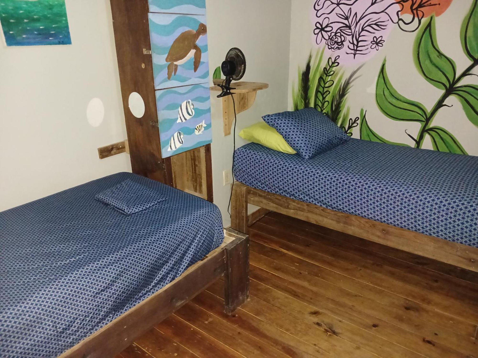 Roatan Backpackers' Hostel Sandy Bay المظهر الخارجي الصورة